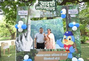  राज्यपाल के सचिव ने किया मताधिकार का प्रयोग