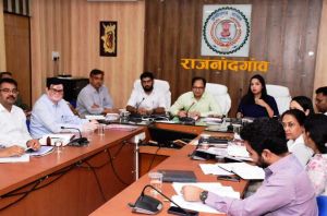  खेती किसानी के मौसम को ध्यान में रखते हुए खाद बीज की रहे पर्याप्त उपलब्धता - कलेक्टर