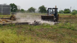 निगम ने बोरियाखुर्द में  20 एकड़ भूमि पर की जा रही अवैध प्लाटिंग पर लगाई रोक