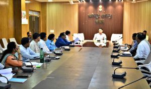 कलेक्टर ने की सड़क निर्माण कार्य से जुड़े विभागों के कार्यों की समीक्षा कलेक्टर ने की सड़क निर्माण कार्य से जुड़े विभागों के कार्यों की समीक्षा