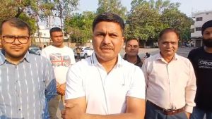 सवेरे शहर भ्रमण पर निकले कलेक्टर और निगम आयुक्त सवेरे शहर भ्रमण पर निकले कलेक्टर और निगम आयुक्त