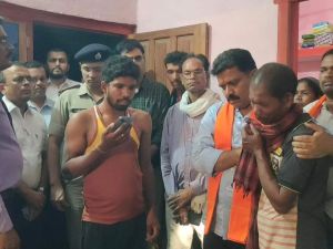 मुख्यमंत्री विष्णु देव साय ने कवर्धा हादसे के मृतकों के परिजनों से फोन पर की बात मुख्यमंत्री विष्णु देव साय ने कवर्धा हादसे के मृतकों के परिजनों से फोन पर की बात