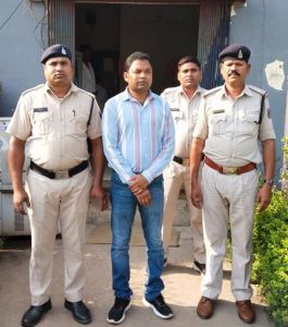 क्रिप्टो करेंसी में रुपए को तीन गुना करने का लालच देकर 2 लाख 45 हजार की धोखाधड़ी, आरोपी गिरफ्तार क्रिप्टो करेंसी में रुपए को तीन गुना करने का लालच देकर 2 लाख 45 हजार की धोखाधड़ी, आरोपी गिरफ्तार