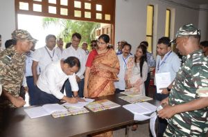 मुख्य निर्वाचन पदाधिकारी श्रीमती रीना बाबा साहेब कंगाले ने रायपुर जिले के मतगणना की तैयारियों का लिया जायजा मुख्य निर्वाचन पदाधिकारी श्रीमती रीना बाबा साहेब कंगाले ने रायपुर जिले के मतगणना की तैयारियों का लिया जायजा