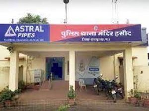 गोढ़ी में खेती के औजारों सहित 40 बोरी सीमेंट की चोरी; मंदिर हसौद थाना में शिकायत दर्ज गोढ़ी में खेती के औजारों सहित 40 बोरी सीमेंट की चोरी; मंदिर हसौद थाना में शिकायत दर्ज