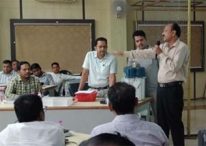 मतगणना कार्य में संलग्न अधिकारियों को मतगणना प्रक्रिया के संबंध में दिया गया प्रशिक्षण मतगणना कार्य में संलग्न अधिकारियों को मतगणना प्रक्रिया के संबंध में दिया गया प्रशिक्षण