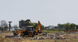 अवैध प्लाटिंग पर नगर निगम भिलाई का चल रहा है बुलडोजर अवैध प्लाटिंग पर नगर निगम भिलाई का चल रहा है बुलडोजर