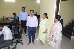कलेक्टर डॉ. गौरव सिंह ने आनंद नगर स्थित लाइब्रेरी एवं आनंद समाज वाचनालय का निरीक्षण किया, दिए आवश्यक निर्देश