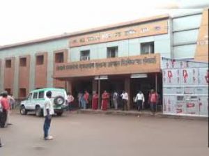  दुर्ग जिला चिकित्सालय में फाईब्राइड पीड़ित मरीज का सफल ऑपरेशन 