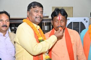 बस्तर की जनता नरेंद्र मोदी जी के साथ, भाजपा ने काँग्रेस को उखाड़ फेंका बस्तर की जनता नरेंद्र मोदी जी के साथ, भाजपा ने काँग्रेस को उखाड़ फेंका