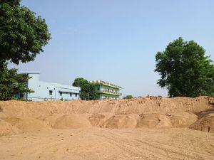 रेत का अवैध भंडारण, तहसीलदार की टीम ने की कार्रवाई, 2 सौ ट्रैक्टर रेत जब्त रेत का अवैध भंडारण, तहसीलदार की टीम ने की कार्रवाई, 2 सौ ट्रैक्टर रेत जब्त