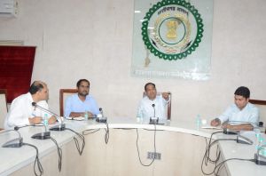 कलेक्टर डाॅ. गौरव सिंह ने ली समय-सीमा की बैठक कलेक्टर डाॅ. गौरव सिंह ने ली समय-सीमा की बैठक