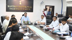 कृषि समितियों से खाद-बीज उठाने में किसानों को न हो परेशानी : कलेक्टर कृषि समितियों से खाद-बीज उठाने में किसानों को न हो परेशानी : कलेक्टर