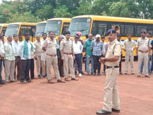 स्कूल प्रारंभ होने से पहले 52 स्कूल बसों की चेकिंग, 4 बस पाई गई अनफिट स्कूल प्रारंभ होने से पहले 52 स्कूल बसों की चेकिंग, 4 बस पाई गई अनफिट