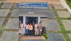 तंत्र मंत्र से दस गुना पैसे करने का झांसा देकर करीब 5 लाख रुपए की ठगी, तीन आरोपी गिरफ्तार तंत्र मंत्र से दस गुना पैसे करने का झांसा देकर करीब 5 लाख रुपए की ठगी, तीन आरोपी गिरफ्तार