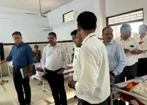 अपर मुख्य सचिव श्री पिंगुआ ने स्वास्थ्य केन्द्रों, ड्रग वेयर हाउस एवं ग्रामों का किया आकस्मिक निरीक्षण अपर मुख्य सचिव श्री पिंगुआ ने स्वास्थ्य केन्द्रों, ड्रग वेयर हाउस एवं ग्रामों का किया आकस्मिक निरीक्षण