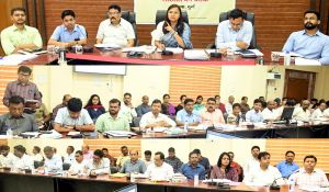  नगरीय निकायों में जन सहयोग से हो फाइट द बाइट का क्रियान्वयनः कलेक्टर सुश्री चौधरी