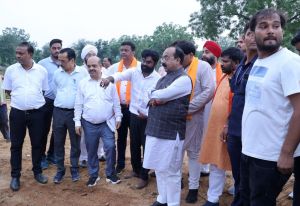  उप मुख्यमंत्री अरुण साव ने मल्टी-विलेज जलप्रदाय योजना और सड़क निर्माण कार्यों का किया निरीक्षण