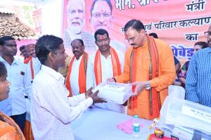  मुख्यमंत्री के निर्देश पर स्वास्थ्य मंत्री ने गरियाबंद जिले के किडनी मरीजों की सुविधा के लिए चार एम्बुलेंस की दी सौगात