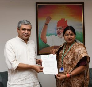   सांसद कमलेश जांगड़े ने रेल मंत्री को सक्ती-बाराद्वार स्टेशन में रेल सुविधा बढ़ाने सौंपा ज्ञापन 