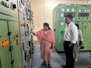  कलेक्टर ने गुरूर विकासखण्ड में जल संरक्षण के कार्यों और स्वसहायता समूह की गतिविधियों का किया अवलोकन