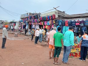 सड़क जाम करके व्यापार करने वाले व्यापारियों पर कार्रवाई की गई सड़क जाम करके व्यापार करने वाले व्यापारियों पर कार्रवाई की गई