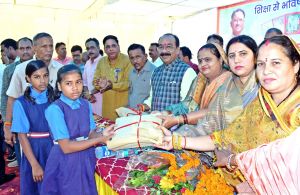 उप मुख्यमंत्री अरुण साव शाला प्रवेशोत्सव में हुए शामिल उप मुख्यमंत्री अरुण साव शाला प्रवेशोत्सव में हुए शामिल