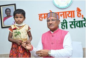 जनदर्शन : मुख्यमंत्री की संवेदनशीलता से एक सप्ताह के भीतर 5 वर्षीय नूतन की आंख का हुआ इलाज जनदर्शन : मुख्यमंत्री की संवेदनशीलता से एक सप्ताह के भीतर 5 वर्षीय नूतन की आंख का हुआ इलाज