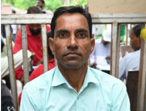 मां के निधन के बाद नहीं बना था नया राशन कार्ड, 'जनदर्शन' में मुख्यमंत्री से मुलाकात के बाद सीएम हाउस से निकलने के पहले ही आ गई राशन कार्ड बन जाने की सूचना मां के निधन के बाद नहीं बना था नया राशन कार्ड, 'जनदर्शन' में मुख्यमंत्री से मुलाकात के बाद सीएम हाउस से निकलने के पहले ही आ गई राशन कार्ड बन जाने की सूचना