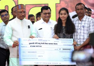 श्रमवीरों के बच्चे अब बनेंगे डॉक्टर, इंजीनियर, वैज्ञानिक और अधिकारी’ श्रमवीरों के बच्चे अब बनेंगे डॉक्टर, इंजीनियर, वैज्ञानिक और अधिकारी’