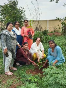 ”एक पेड़ मां के नाम अभियान” : परियोजना कार्यालय और आंगनबाड़ी परिसर में वृ़क्षारोपण ”एक पेड़ मां के नाम अभियान” : परियोजना कार्यालय और आंगनबाड़ी परिसर में वृ़क्षारोपण