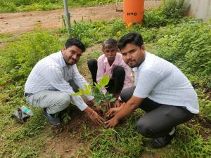 एक पेड़ मां के नाम अभियान : जल प्रबंध संभाग के अधिकारी व कर्मचारियों ने लगाए पौधे एक पेड़ मां के नाम अभियान : जल प्रबंध संभाग के अधिकारी व कर्मचारियों ने लगाए पौधे