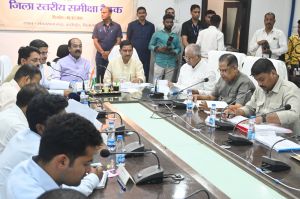   केन्द्रीय राज्यमंत्री तोखन साहू एवं उप मुख्यमंत्री अरूण साव ने की योजनाओं की समीक्षा 