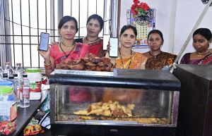 महतारी वंदन योजना: समाज में महिलाओं का बढ़ता मान महतारी वंदन योजना: समाज में महिलाओं का बढ़ता मान