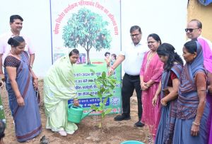 17 हजार से अधिक नवविवाहित, गर्भवती एवं शिशुवती माताओं ने 85 हजार से ज्यादा फलदार पौधे लगाकर बनाया वर्ल्ड रिकार्ड 17 हजार से अधिक नवविवाहित, गर्भवती एवं शिशुवती माताओं ने 85 हजार से ज्यादा फलदार पौधे लगाकर बनाया वर्ल्ड रिकार्ड