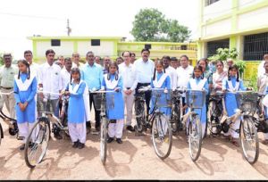 कलेक्टर ने शासकीय उच्चतर माध्यमिक शाला धामनसरा का किया निरीक्षण कलेक्टर ने शासकीय उच्चतर माध्यमिक शाला धामनसरा का किया निरीक्षण