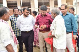 कलेक्टर ने शहर में आयोजित समस्या निवारण शिविरों का किया निरीक्षण कलेक्टर ने शहर में आयोजित समस्या निवारण शिविरों का किया निरीक्षण