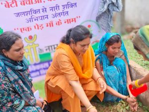 एक पेड़ मां के नाम अभियान में आंगनबाड़ी केंद्र में पौधरोपण एक पेड़ मां के नाम अभियान में आंगनबाड़ी केंद्र में पौधरोपण