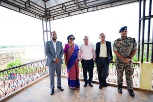 केंद्रीय वित्त आयोग के दल ने देखी चित्रकोट जलप्रपात की छटा केंद्रीय वित्त आयोग के दल ने देखी चित्रकोट जलप्रपात की छटा