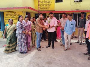 एक वृक्ष माँ के नाम अभियान के तहत बेलतरा विधायक श्री सुशांत शुक्ला ने रोपा पौधा