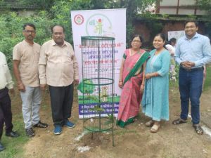 बाल विकास परियोजना में शुरू हुआ अभियान- एक वृक्ष माँ के नाम