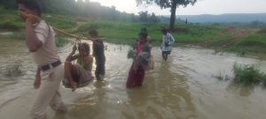   संवेदनशील पुलिसिंग:पुलिस के जवान ने पेश की मानवता की मिसाल