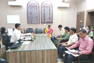   किसानों को समिति से खाद-बीज उठाने में किसी प्रकार की न हो परेशानी: कलेक्टर