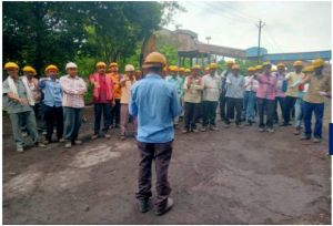 बीएसपी में हादसों को रोकने दिया जा रहा सुरक्षा प्रशिक्षण बीएसपी में हादसों को रोकने दिया जा रहा सुरक्षा प्रशिक्षण