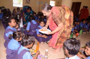 डगनिया स्कूल में न्यौता भोज, छात्र-छात्राओं को मिठाई वितरण डगनिया स्कूल में न्यौता भोज, छात्र-छात्राओं को मिठाई वितरण