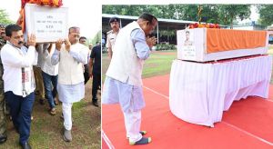 मुख्यमंत्री विष्णु देव साय और उप मुख्यमंत्री विजय शर्मा ने शहीद जवान के पार्थिव शरीर को कांधा दिया मुख्यमंत्री विष्णु देव साय और उप मुख्यमंत्री विजय शर्मा ने शहीद जवान के पार्थिव शरीर को कांधा दिया