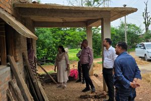 सीईओ जिला पंचायत डाॅ. कन्नौजे ने ग्राम बड़े जुंगेरा में किया पीएम आवास के कार्यों का निरीक्षण सीईओ जिला पंचायत डाॅ. कन्नौजे ने ग्राम बड़े जुंगेरा में किया पीएम आवास के कार्यों का निरीक्षण