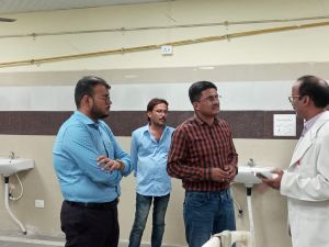 मलेरिया व डायरिया पीड़ित मरीजों को देखने सिम्स और जिला अस्पताल पहुंचे कलेक्टर मलेरिया व डायरिया पीड़ित मरीजों को देखने सिम्स और जिला अस्पताल पहुंचे कलेक्टर