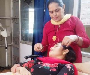 सक्षम योजना से मां और बेटी ने मिलकर खोला ब्यूटी पार्लर बनी आत्मनिर्भर सक्षम योजना से मां और बेटी ने मिलकर खोला ब्यूटी पार्लर बनी आत्मनिर्भर