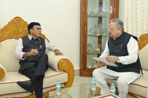 केंद्रीय खेल मंत्री मनसुख मांडविया से मिले राजनांदगांव विधायक और विस अध्यक्ष डॉ रमन सिंह केंद्रीय खेल मंत्री मनसुख मांडविया से मिले राजनांदगांव विधायक और विस अध्यक्ष डॉ रमन सिंह